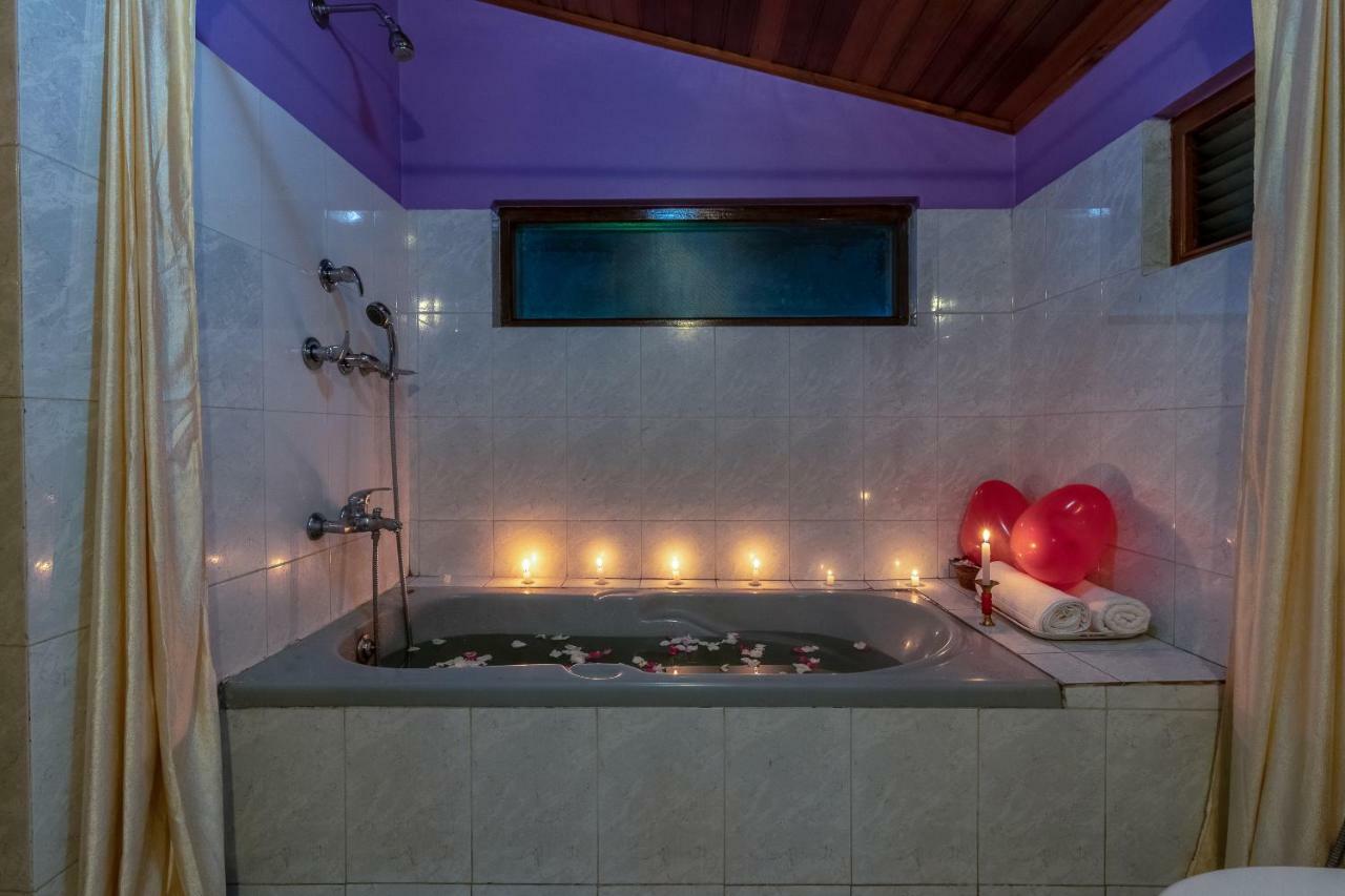Maplewood Hotel & Spa Gangtok Buitenkant foto